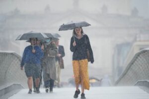 Thunderstorms hit UK on Bank Holiday Monday